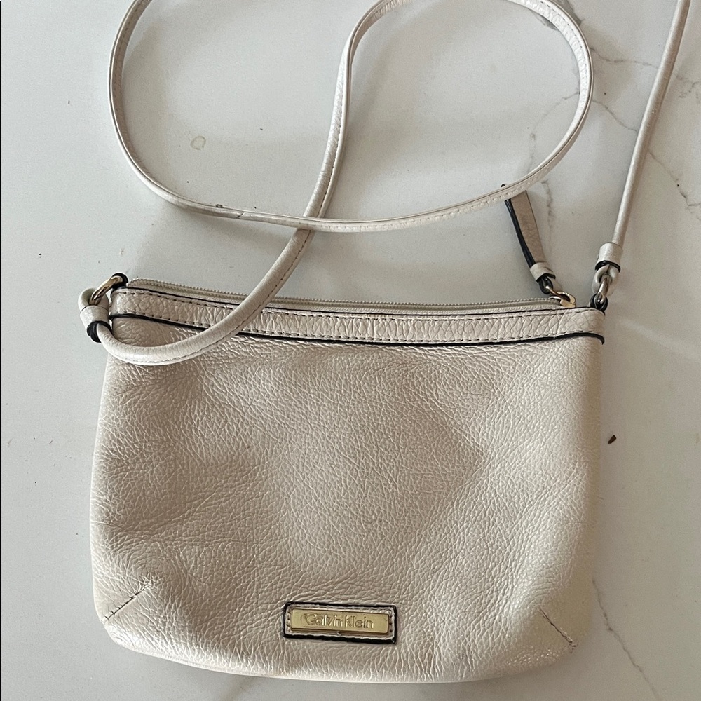 GUC Calvin Klein | Off-White Crossbody Bag